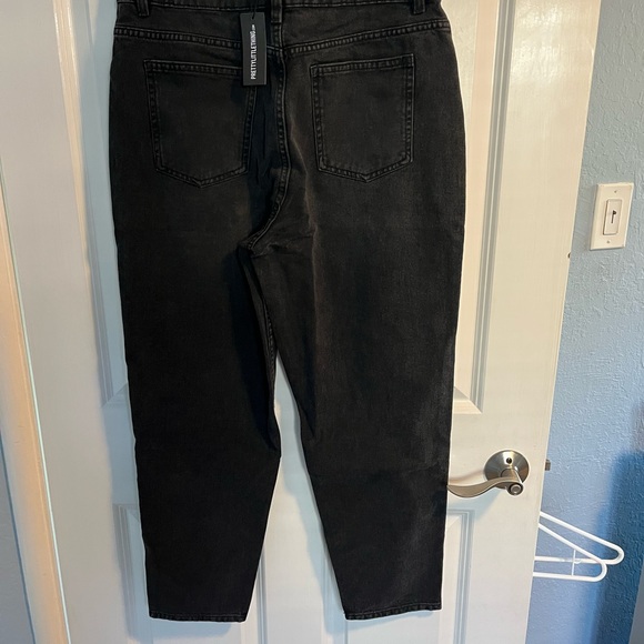 NWT PrettyLittleThing Washed Black Ripped Knee Mom Jeans size 8 - Picture 3 of 11